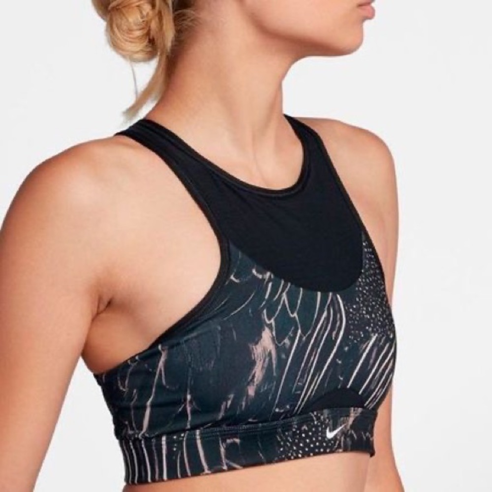 NWT Nike Woman’s Swoosh Feather Curve Sports Bra